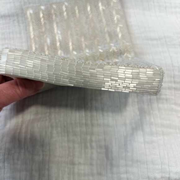 VINTAGE Handbeaded White Clutch in Beautiful preloved condition-fold over front - Picture 4 of 8